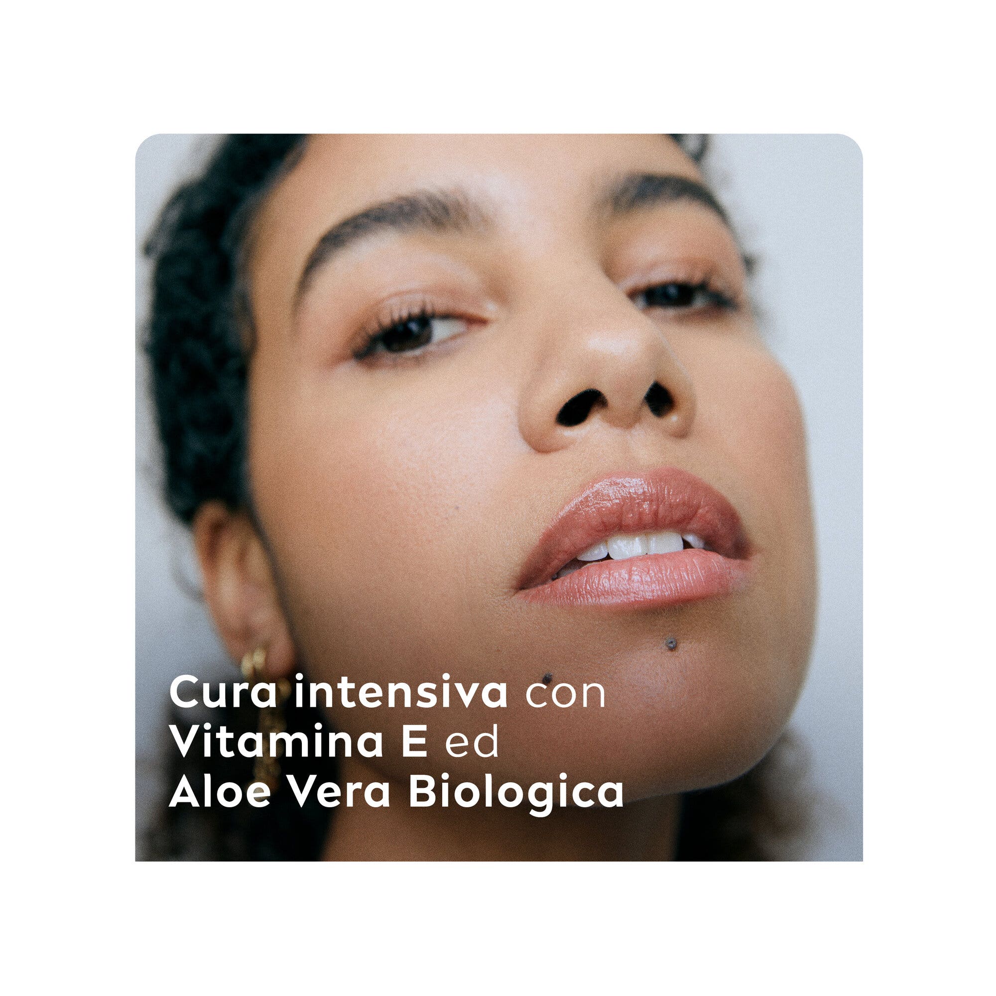Labello Scrub Hidratante Aloe Vera Bálsamo labial con partículas exfoliantes y aloe vera 4,8 g